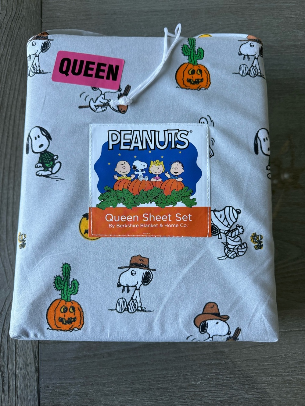 Peanuts White & Orange Snoopy Pumpkin Queen Sheet Set